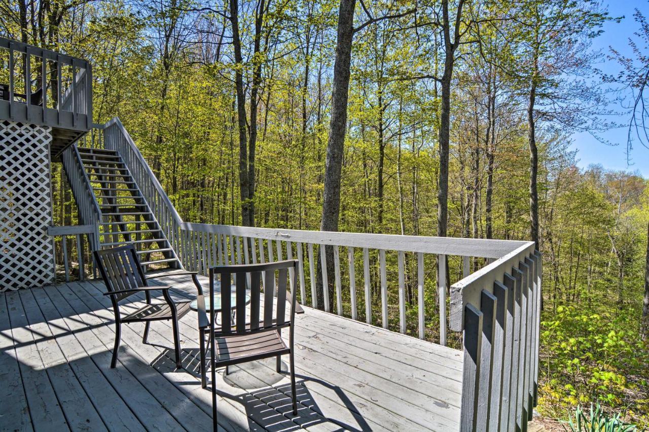 Resort-Style Harbor Springs Home With 2 Decks! Екстер'єр фото