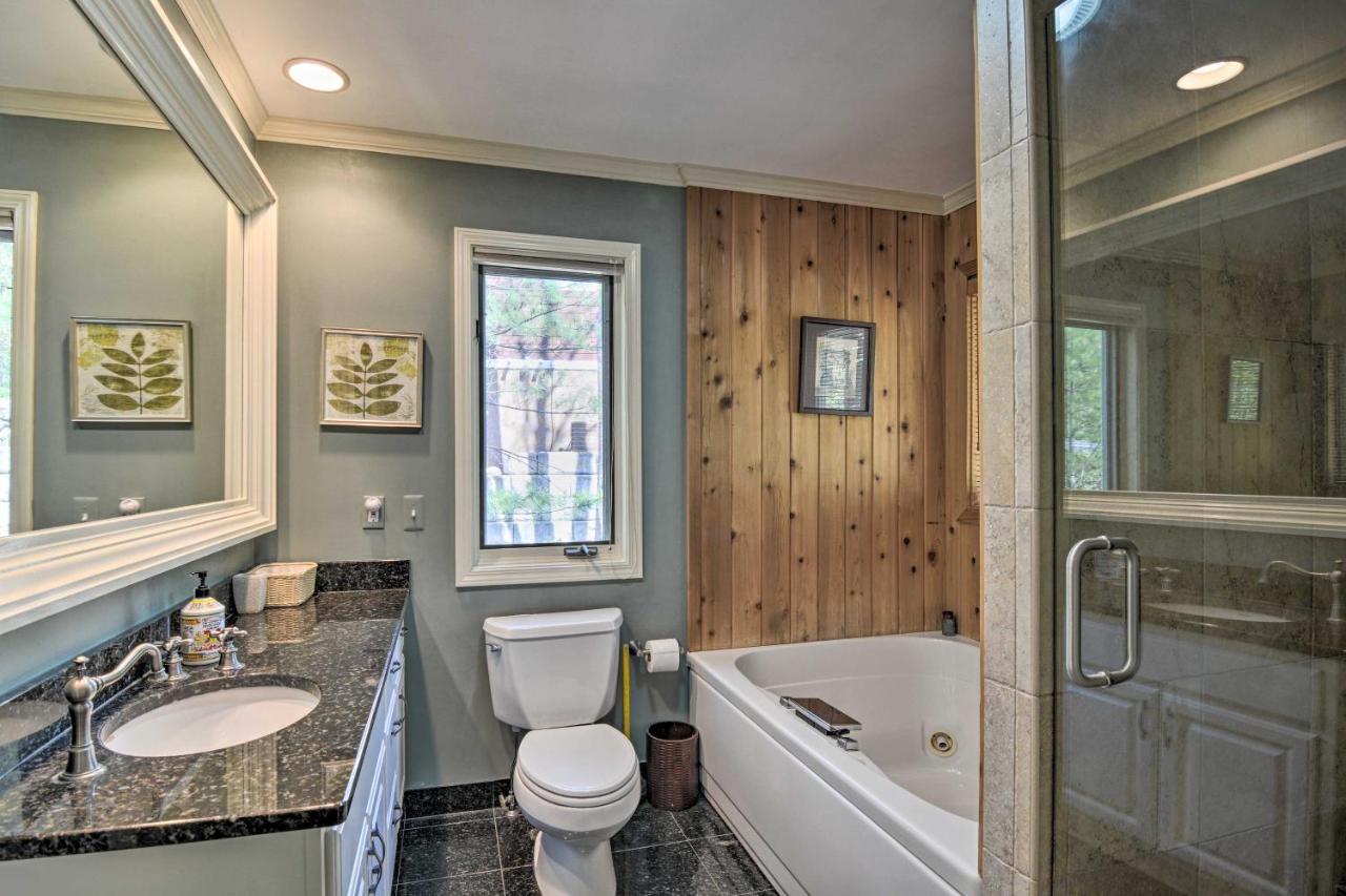 Resort-Style Harbor Springs Home With 2 Decks! Екстер'єр фото