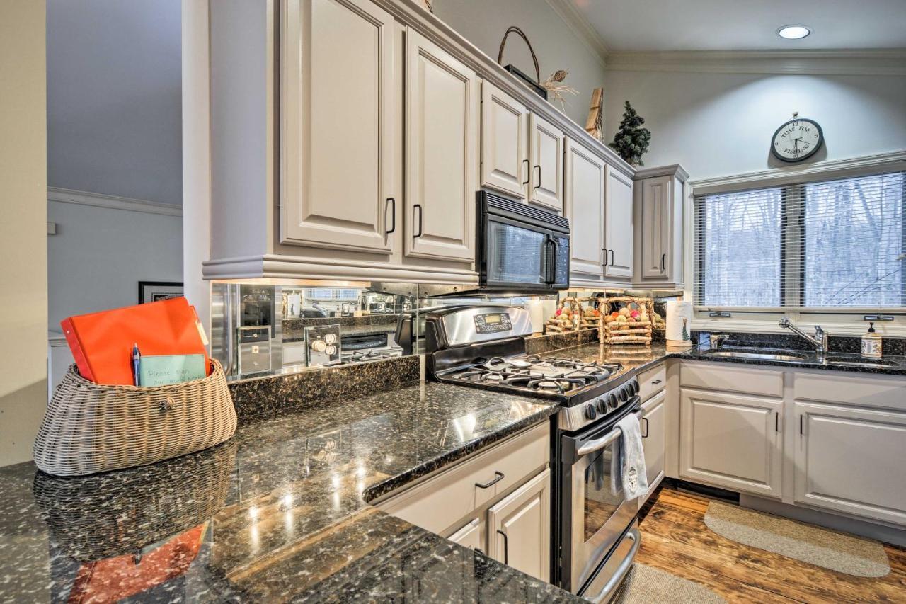 Resort-Style Harbor Springs Home With 2 Decks! Екстер'єр фото